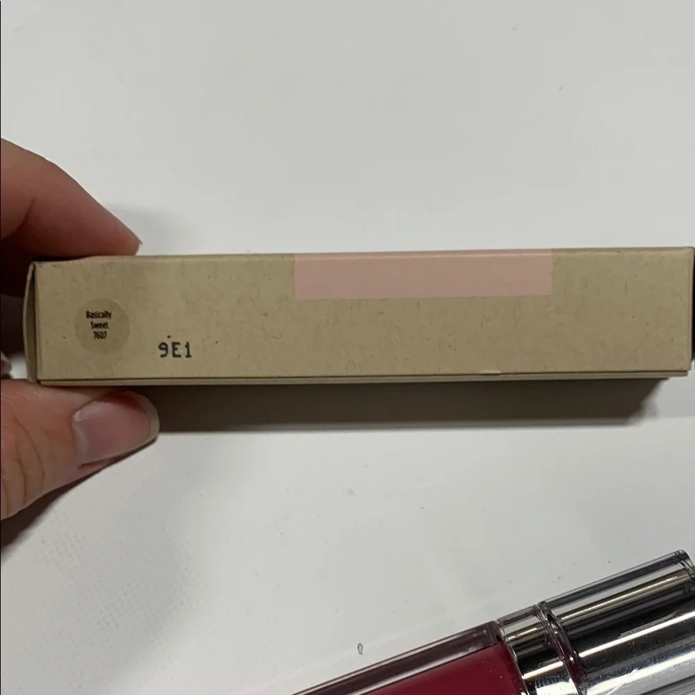 Back‎ to Basics Lip Gloss - Pink Color: Basically Sweet 7607 Sei Bella